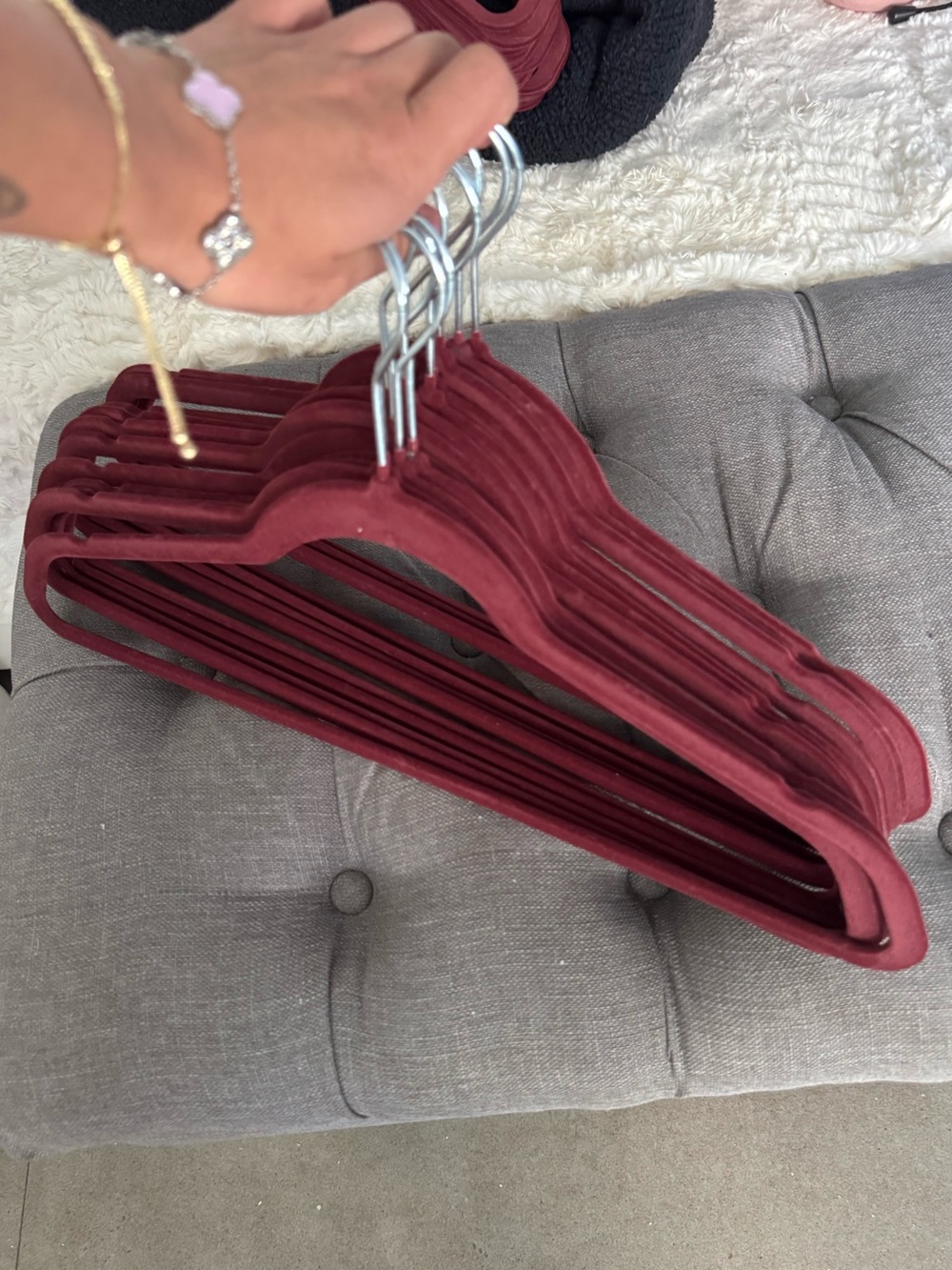 Velvet Non-Slip Clothes Hangers - Burgundy (Set)